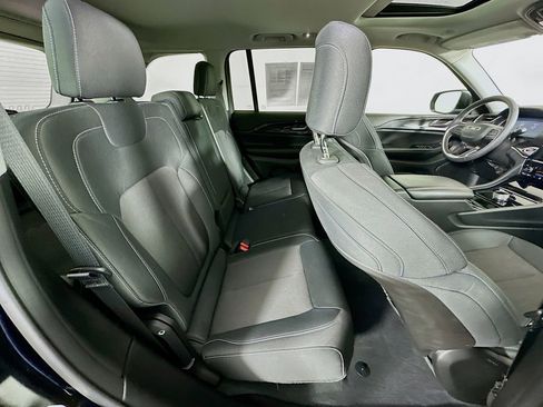 Certified 2023 Jeep Grand Cherokee Laredo w/ Luxury Tech Group I image 39