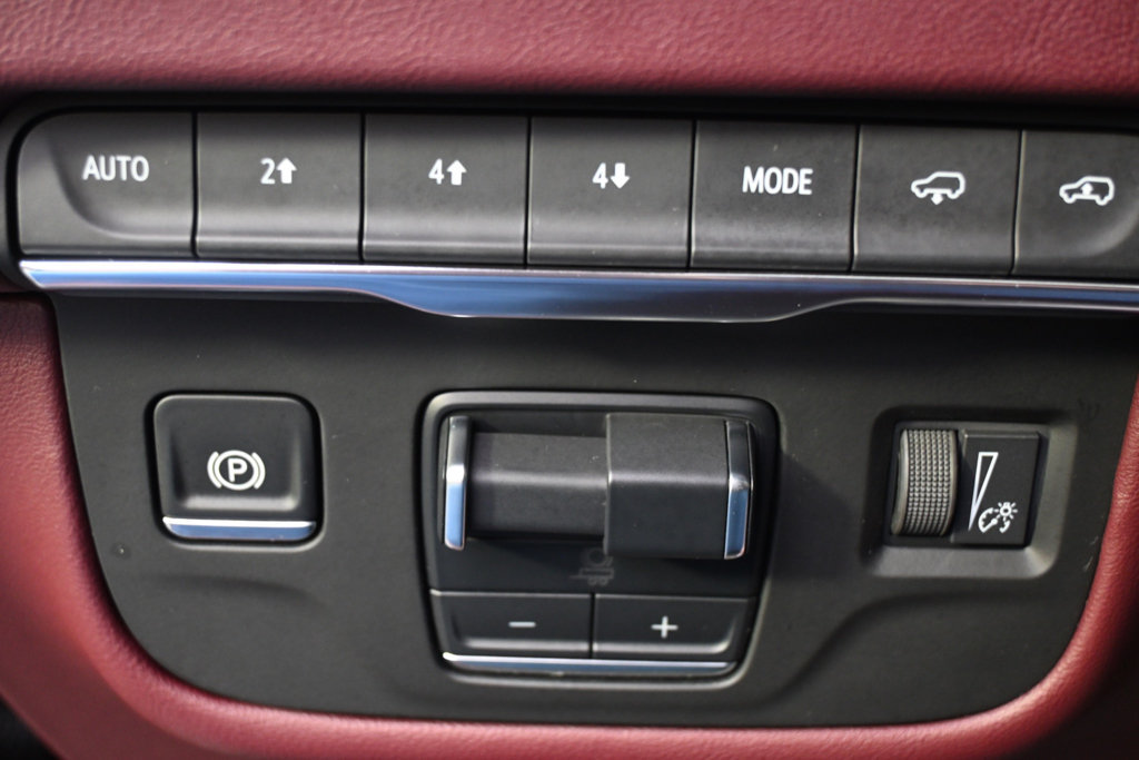 Used 2025 Cadillac Escalade Sport w/ Touring Package AWD/4WD image 26