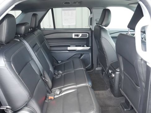 Used 2022 Ford Explorer XLT w/ Equipment Group 202A AWD/4WD image 28