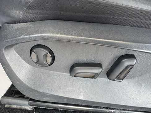Used 2022 Volkswagen Tiguan SE FWD image 19