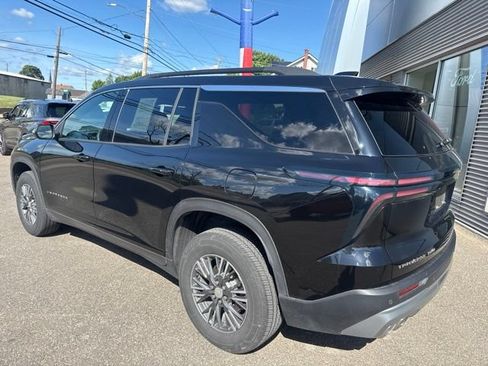 Used 2025 Chevrolet Traverse LT AWD/4WD image 8