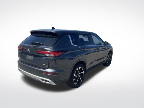 Used 2024 Mitsubishi Outlander SE FWD image 3