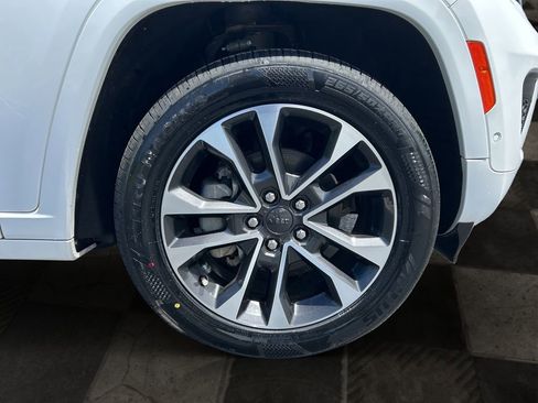 Used 2022 Jeep Grand Cherokee Overland w/ Adv Protech Group III AWD/4WD image 10