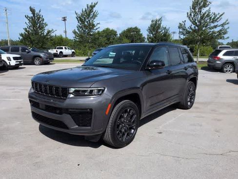 New 2026 Jeep Grand Cherokee Summit AWD/4WD image 4