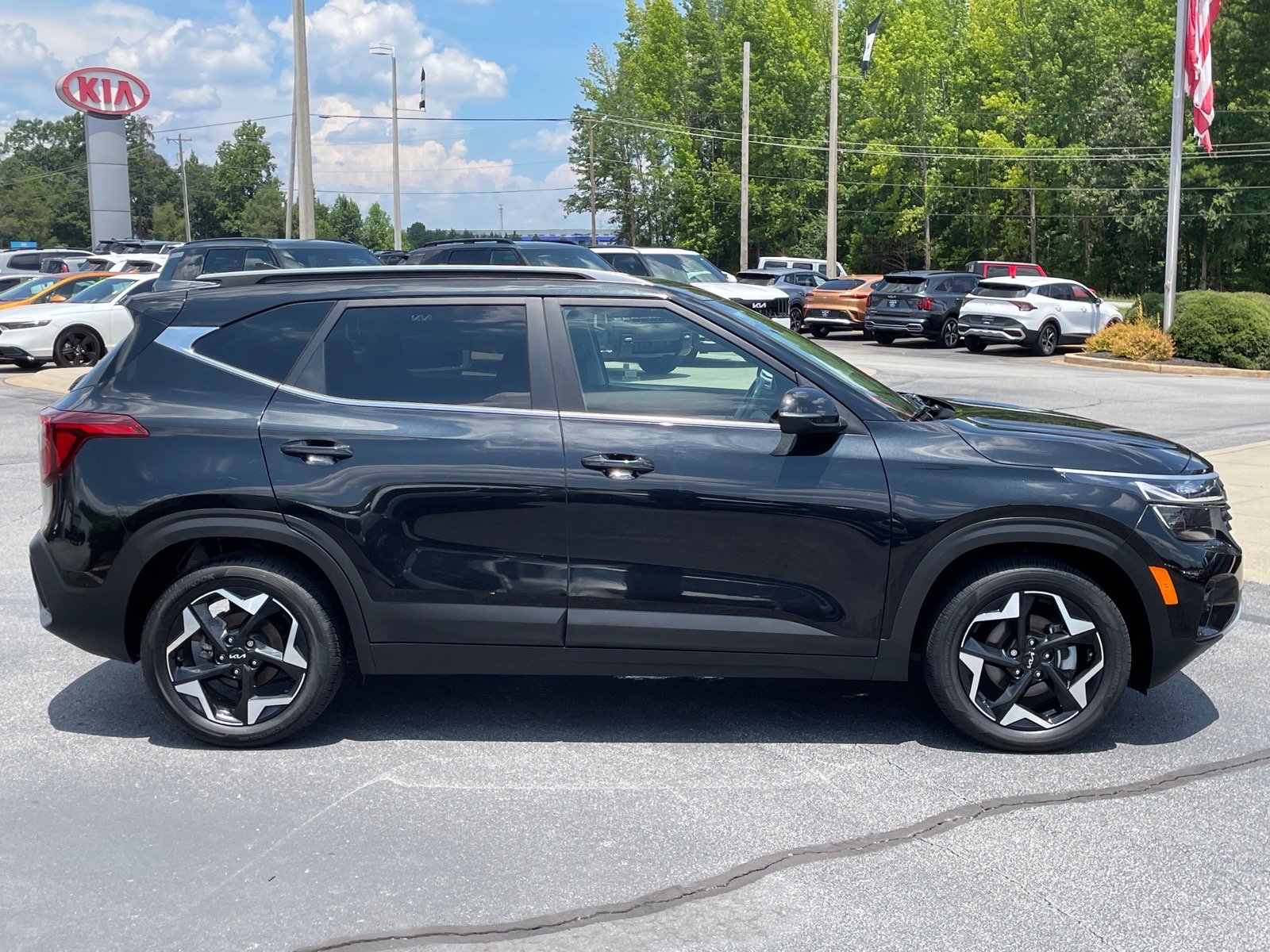 Certified 2024 Kia Seltos EX FWD image 2