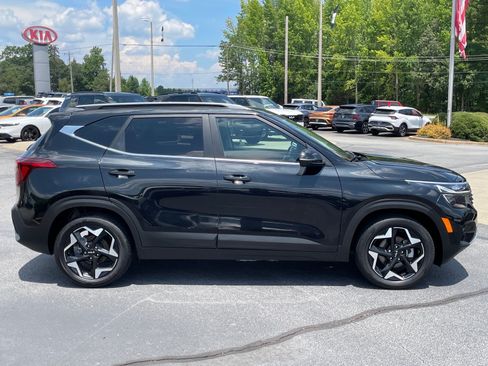 Certified 2024 Kia Seltos EX FWD image 2