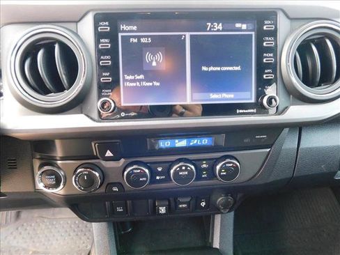 Used 2022 Toyota Tacoma TRD Off-Road AWD/4WD image 14