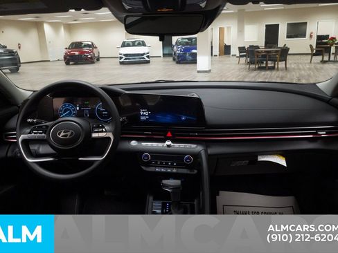 Certified 2024 Hyundai Elantra Blue image 22
