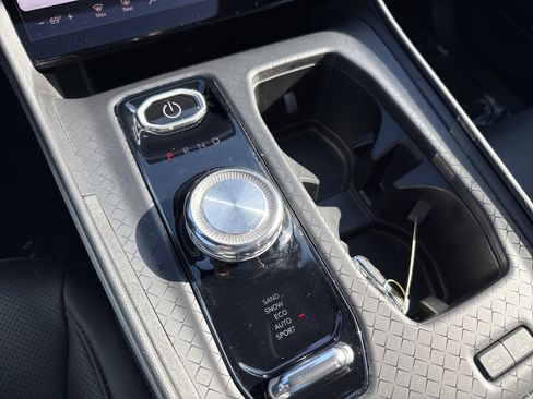 Used 2024 Jeep Wagoneer Launch Edition image 23