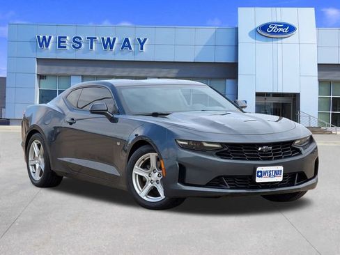 Used 2020 Chevrolet Camaro LT image 2