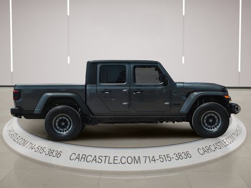 Used 2024 Jeep Gladiator Sport AWD/4WD image 15