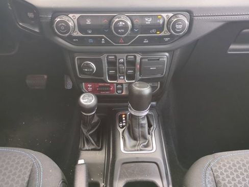 Used 2024 Jeep Wrangler Unlimited Rubicon 4xe AWD/4WD image 19