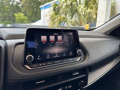Used 2025 Nissan Rogue SV FWD image 20