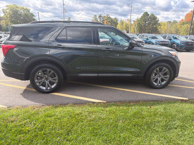 Used 2024 Ford Explorer XLT w/ Equipment Group 202A AWD/4WD image 4