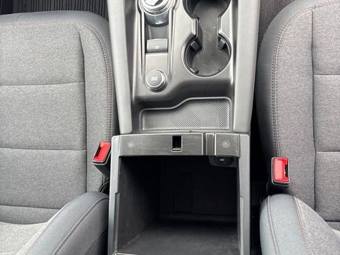 Used 2025 Ford Explorer Active AWD/4WD image 18