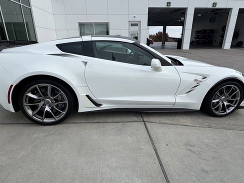 Used 2019 Chevrolet Corvette Z06 w/ Z07 Performance Package image 6