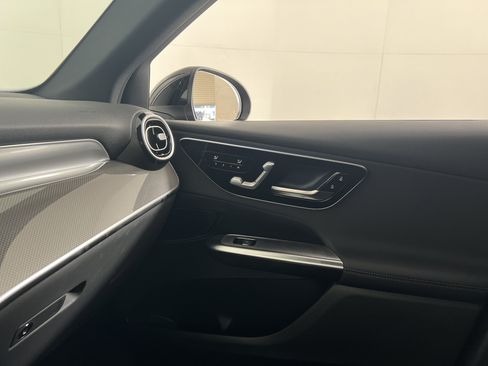 Used 2026 Mercedes-Benz GLC 300 image 12
