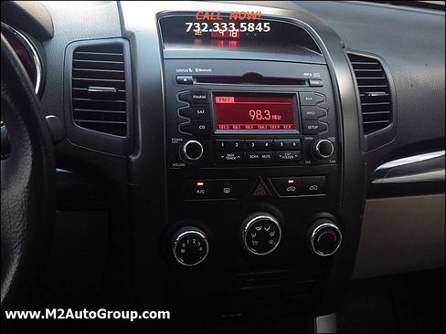 Used 2011 Kia Sorento LX image 9