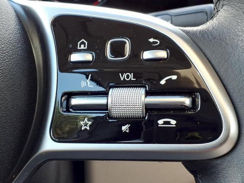 Used 2021 Mercedes-Benz GLB 250 image 33