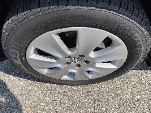 Used 2009 Volkswagen Beetle S image 25