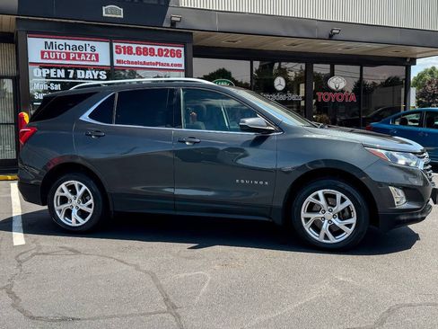 Used 2018 Chevrolet Equinox LT w/ Sun & Infotainment Package AWD/4WD image 3