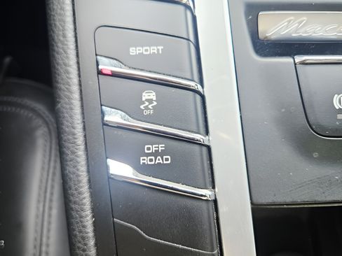 Used 2021 Porsche Macan AWD/4WD image 20
