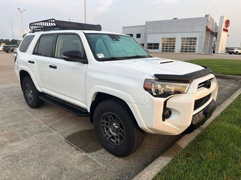 Certified 2020 Toyota 4Runner Venture w/ Moonroof Package AWD/4WD image 11