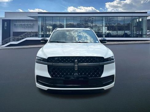 New 2026 Lincoln Navigator Reserve w/ Jet Appearance Package AWD/4WD image 2