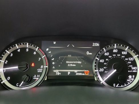Used 2024 Toyota Highlander XLE AWD/4WD image 22