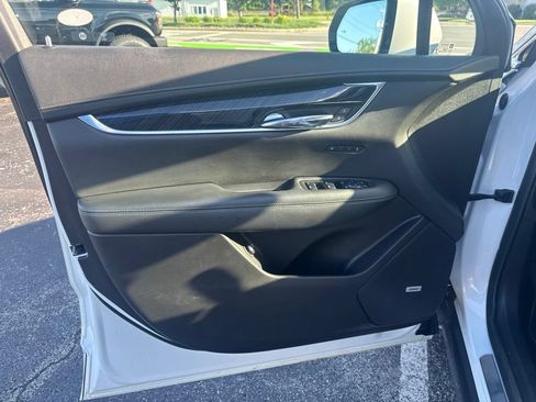 Used 2021 Cadillac XT6 Premium Luxury AWD/4WD image 14