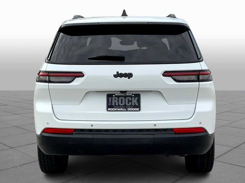 Used 2023 Jeep Grand Cherokee L Laredo image 5