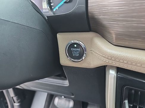 Used 2024 Ford Expedition Limited image 16