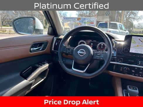 Certified 2025 Nissan Pathfinder Platinum AWD/4WD image 24