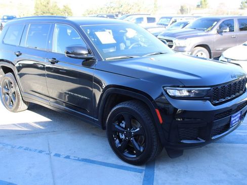 Used 2023 Jeep Grand Cherokee L Laredo image 3