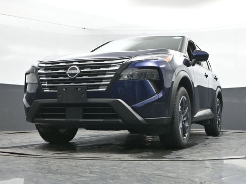 Used 2025 Nissan Rogue SV image 44