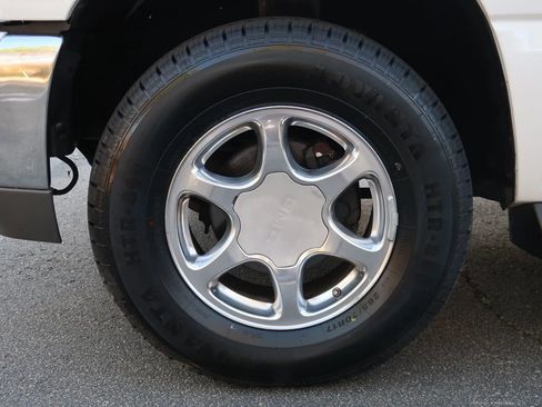 Used 2004 GMC Yukon XL SLT w/ Preferred Equipment Group image 8