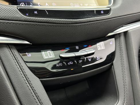 Used 2025 Cadillac XT5 Premium Luxury image 19