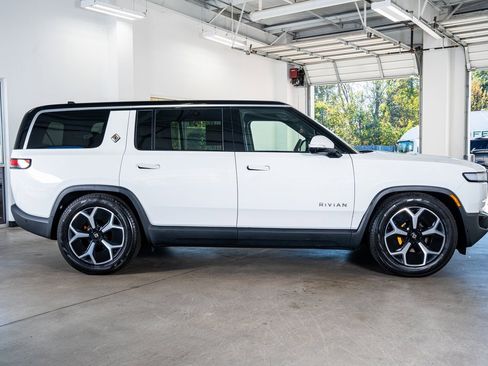 Used 2023 Rivian R1S Adventure image 5