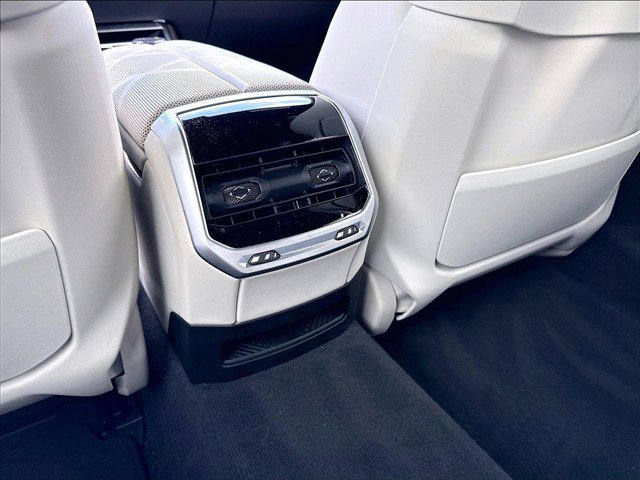 Certified 2023 BMW i7 xDrive60 AWD/4WD image 23