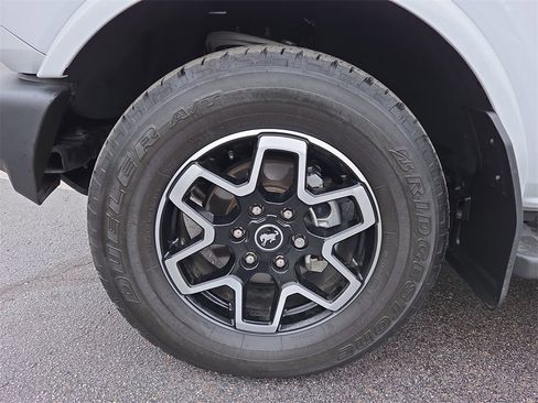 Used 2024 Ford Bronco Outer Banks image 9
