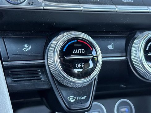 Used 2023 Genesis G70 2.0T image 28