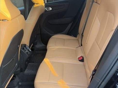 Used 2019 Volvo XC40 T5 Momentum image 17