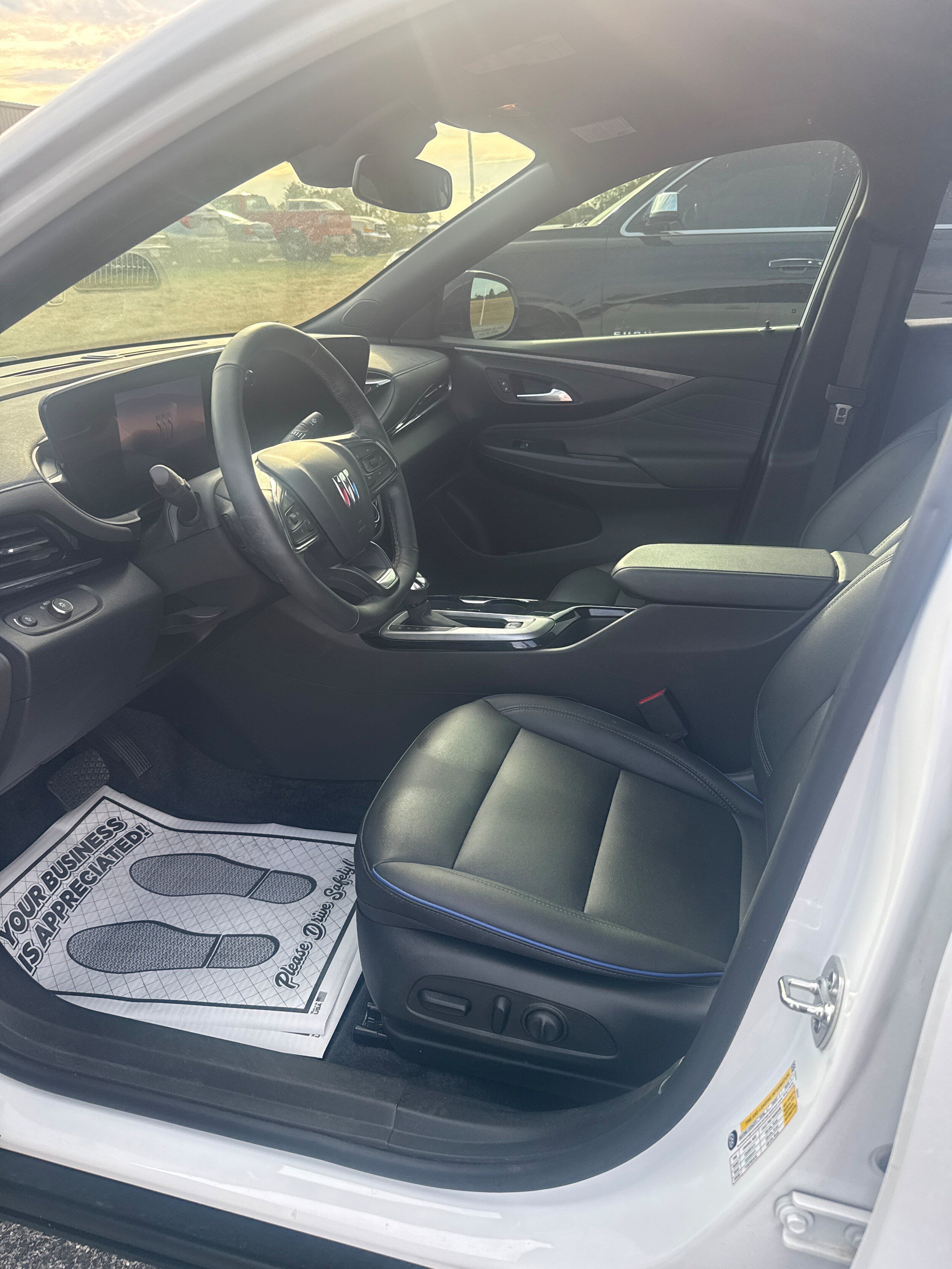 Used 2025 Buick Envista Sport Touring w/ Convenience I Package FWD image 5