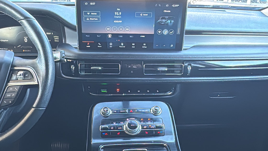 Used 2022 Lincoln Nautilus FWD w/ Premium Package image 12