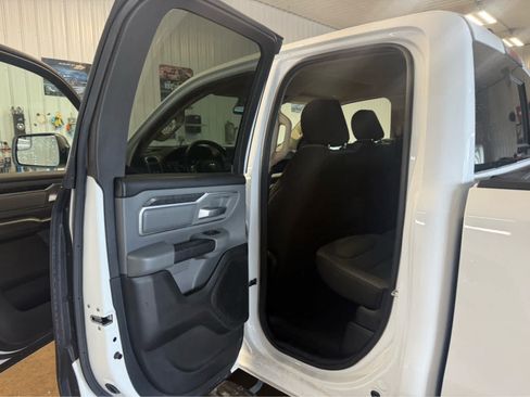 Used 2019 RAM 1500 Big Horn AWD/4WD image 18