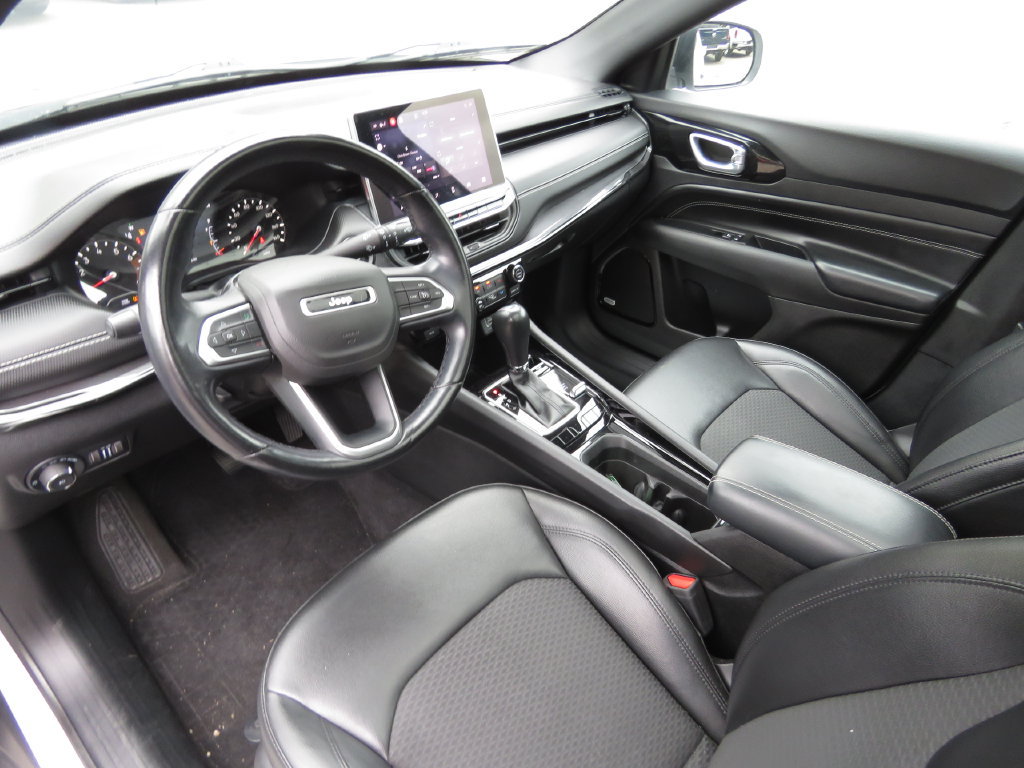 Used 2022 Jeep Compass Latitude w/ Sun and Sound Group AWD/4WD image 11