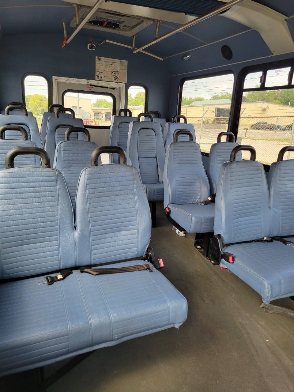 Used 2015 Chevrolet Express 4500 w/ Shuttle Bus Package RWD image 5