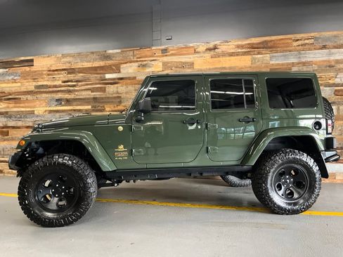 Used 2014 Jeep Wrangler Unlimited Rubicon w/ Connectivity Group AWD/4WD image 48