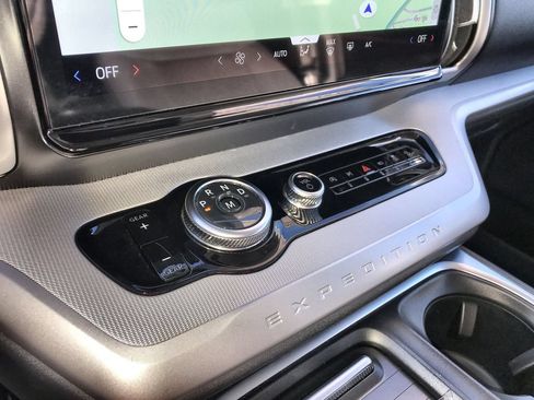 Used 2025 Ford Expedition Active AWD/4WD image 19