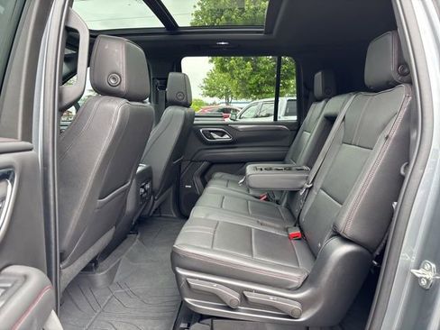 Used 2022 Chevrolet Suburban RST w/ Luxury Package AWD/4WD image 36